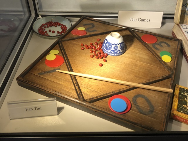 Bộ dụng cụ chơi Fan Tan ngày xưa ở Trung Quốc 