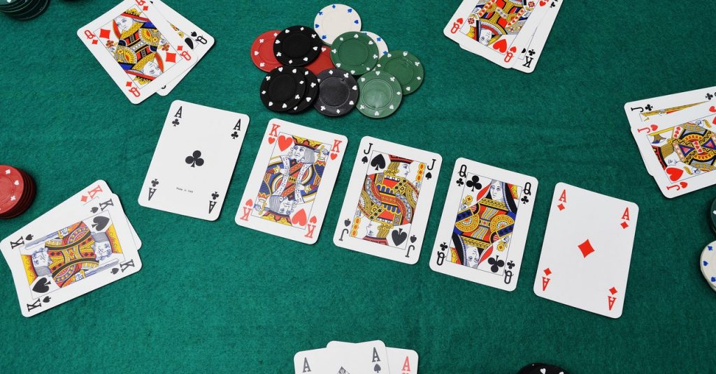 Chơi poker tại Letou để nhận được nhiều phần thưởng hấp dẫn